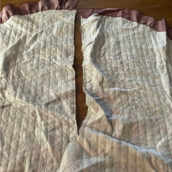 SOLD! Vintage tree skirt 58 inches - Picture 7 of 8